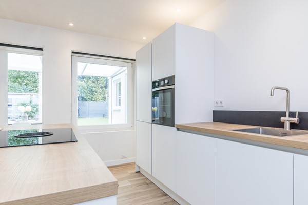 Foto - Te koop: Instapklaar gemoderniseerde geschakelde 2 onder 1 kap woning met voldoende woonoppervlakte, garage, berging en tuin in Simpelveld (Huls)